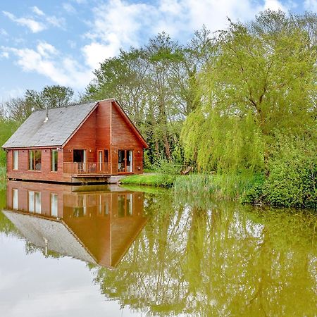 Anglesey Lakeside Lodges メナイ・ブリッジ エクステリア 写真
