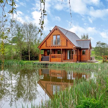 Anglesey Lakeside Lodges メナイ・ブリッジ エクステリア 写真