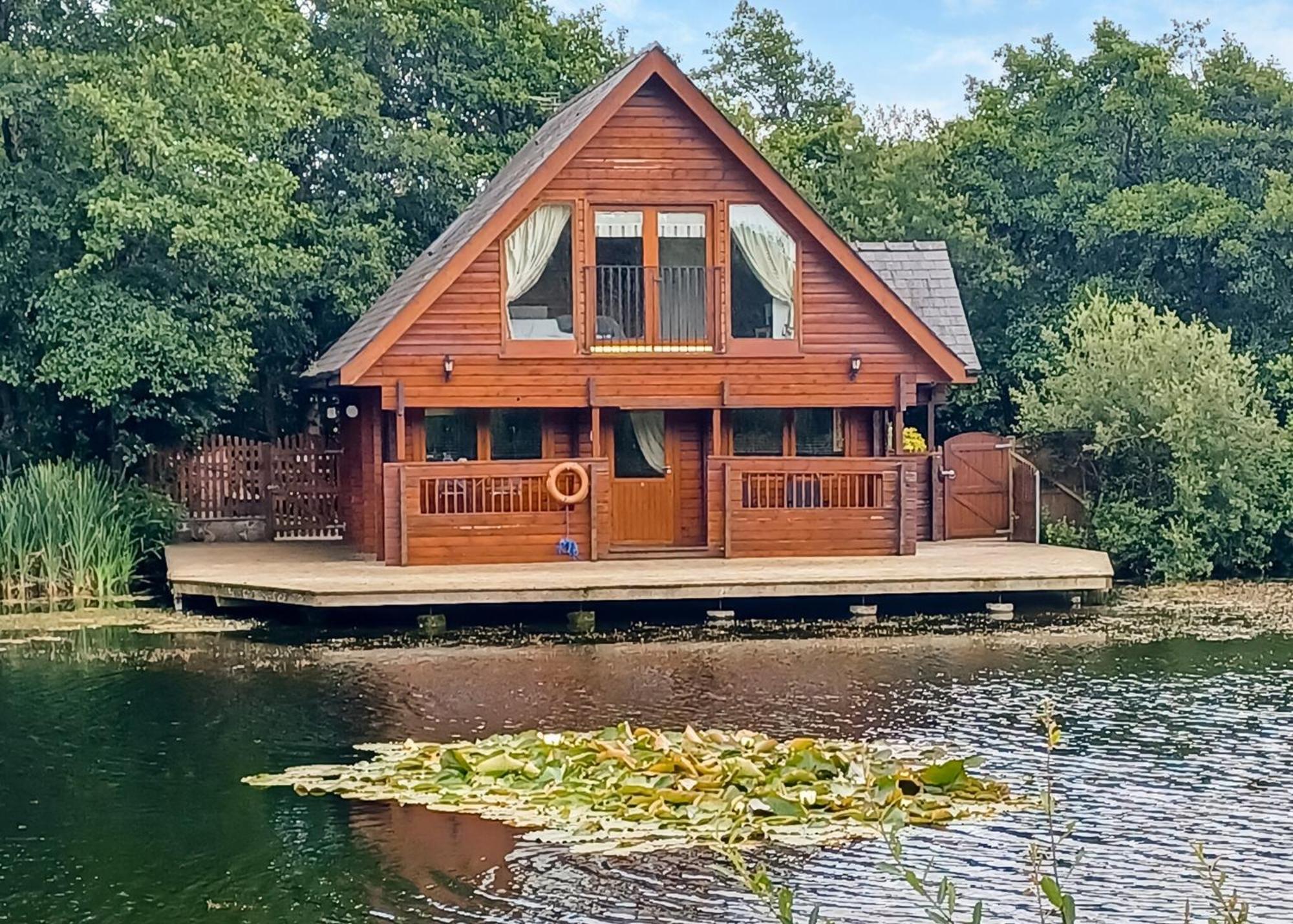 Anglesey Lakeside Lodges メナイ・ブリッジ 部屋 写真