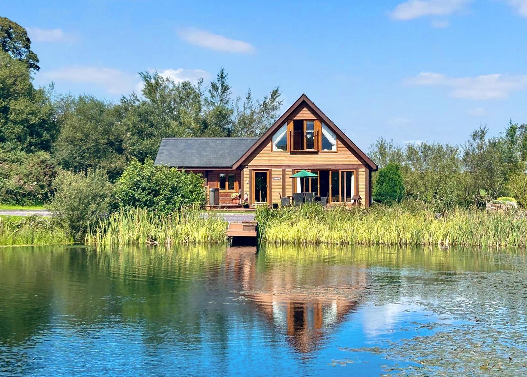 Anglesey Lakeside Lodges メナイ・ブリッジ エクステリア 写真