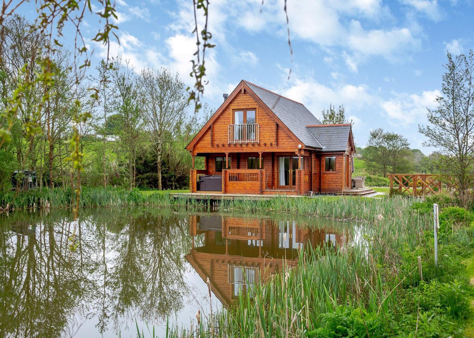 Anglesey Lakeside Lodges メナイ・ブリッジ エクステリア 写真