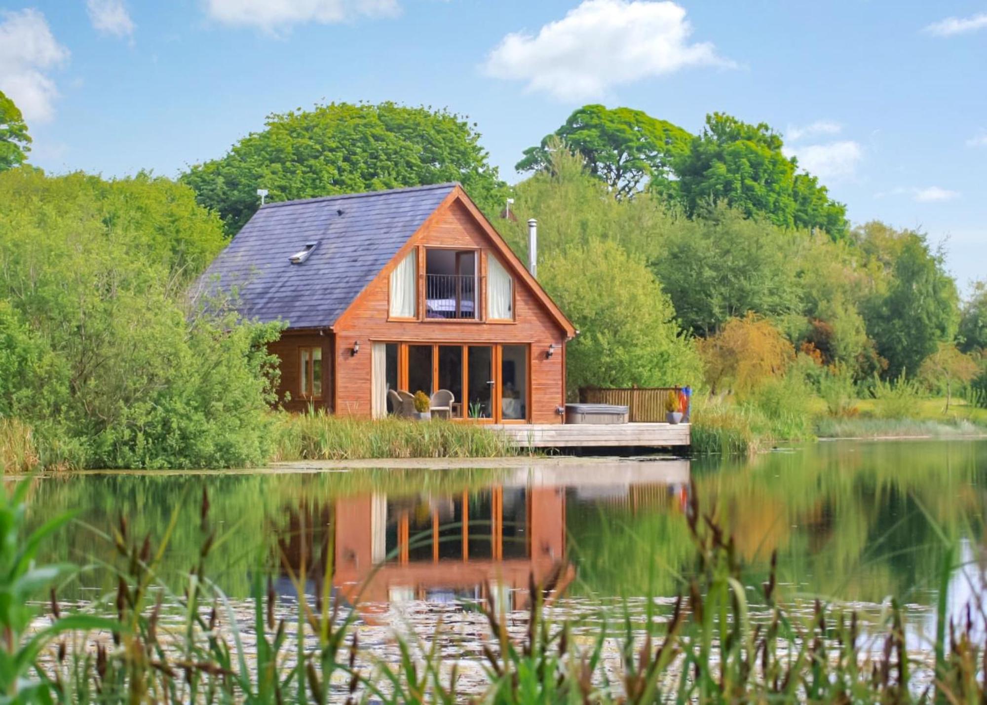 Anglesey Lakeside Lodges メナイ・ブリッジ エクステリア 写真